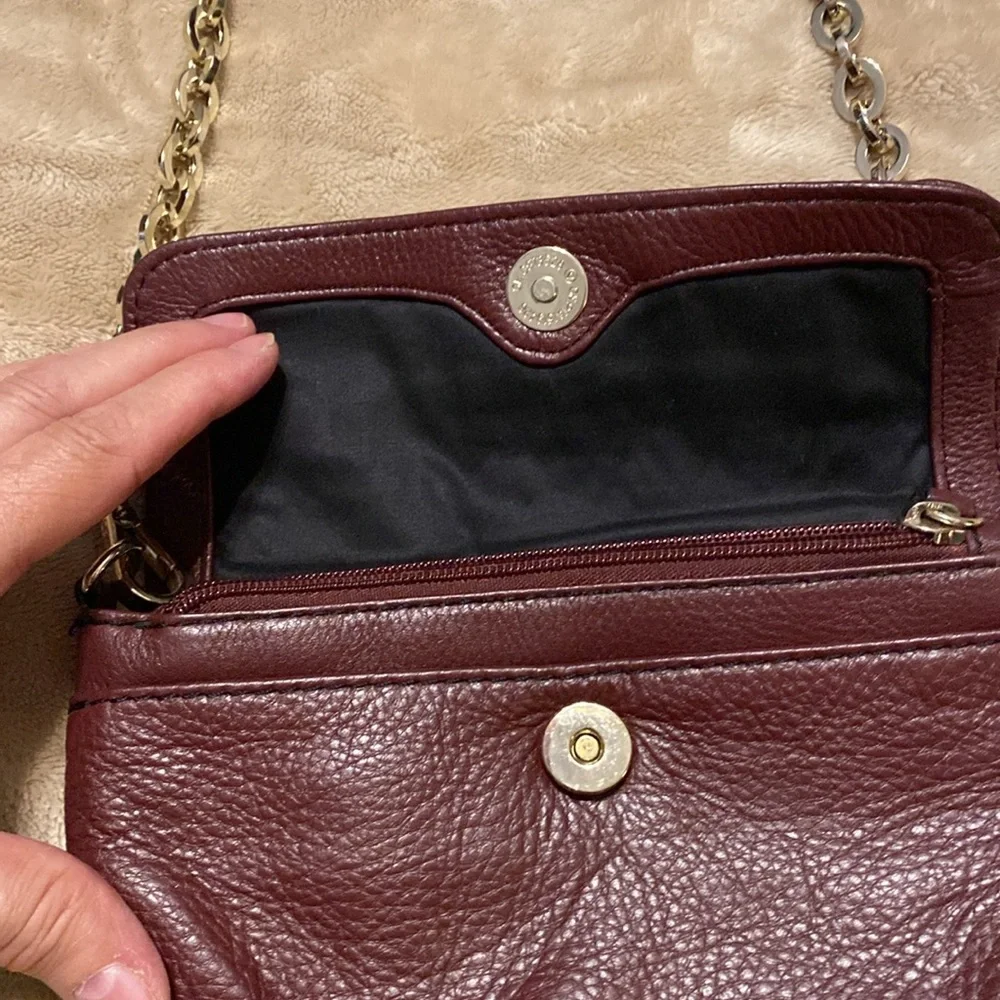 Calvin Kline small burgundy leather crossbody - Picture 4 of 12